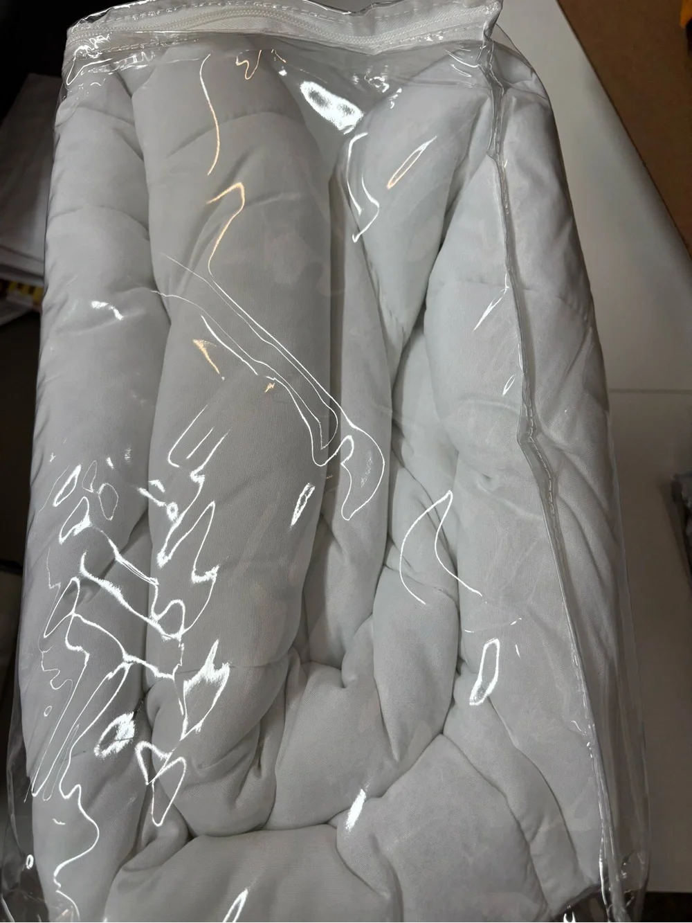 White 3-Piece Comforter Set (Queen)